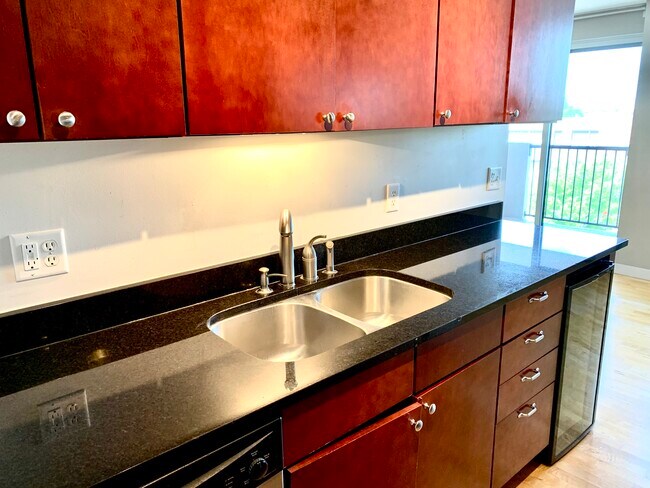 Foto del edificio - 2800 W 44th St