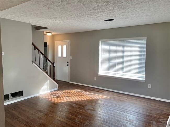 Building Photo - 1120 Worthington Hills Dr