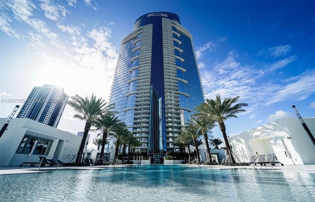 Building Photo - 851 NE 1st Ave