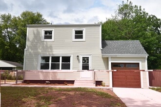 Building Photo - 3555 S 87th St