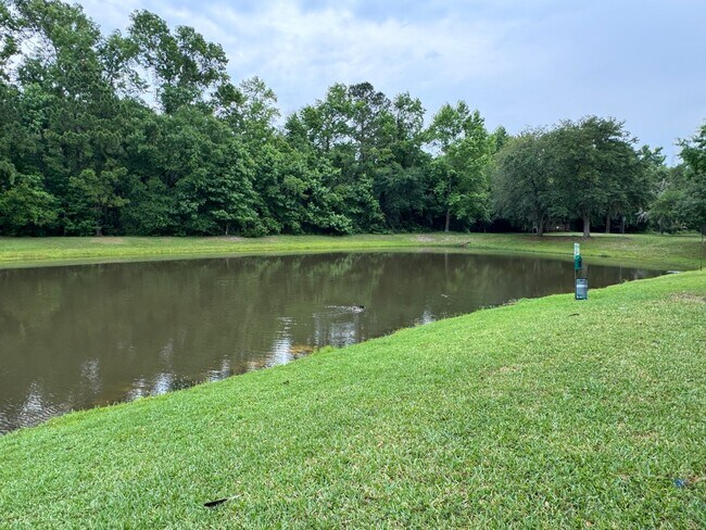 Foto del edificio - 6985 Ortega Woods Dr