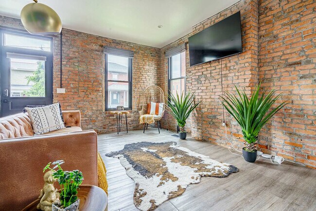Foto del edificio - 61 E Russell St