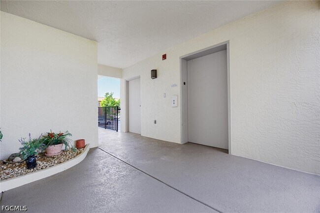 Foto del edificio - 16200 Bay Pointe Blvd