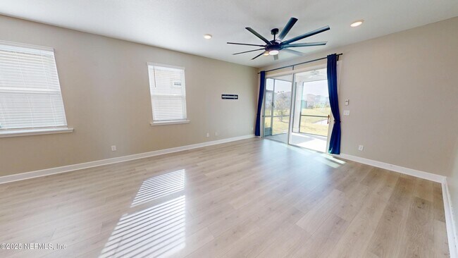 Foto del edificio - 333 Cedar Elm Wy