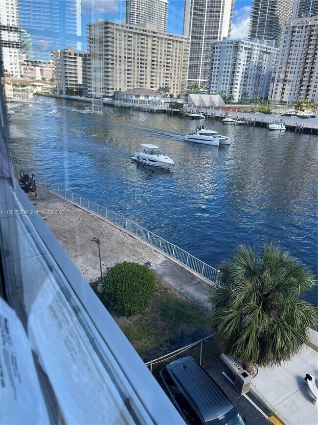 Foto del edificio - 111 Golden Isles Dr