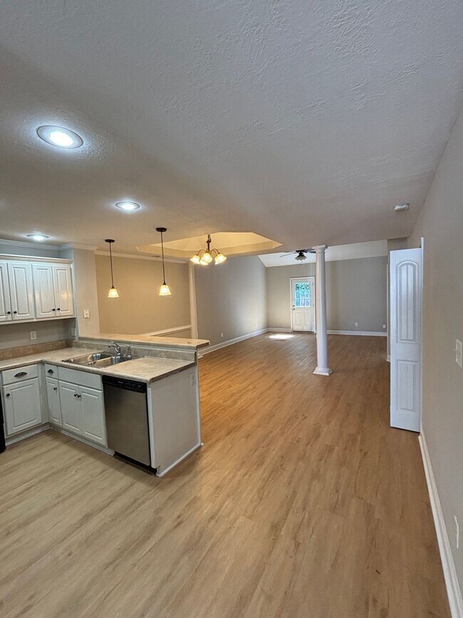 Foto del edificio - 806 Whispering Willow Ct
