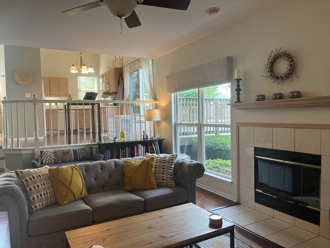 Building Photo - 708 Marigold Ct