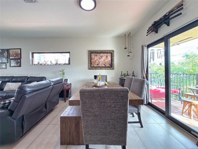 Foto del edificio - 1053 SW 29th Ct