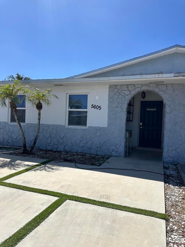 Foto del edificio - 5605 SW 24th Ave