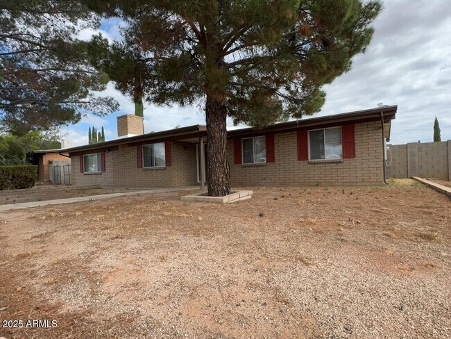 Building Photo - 3733 Sparrow Dr