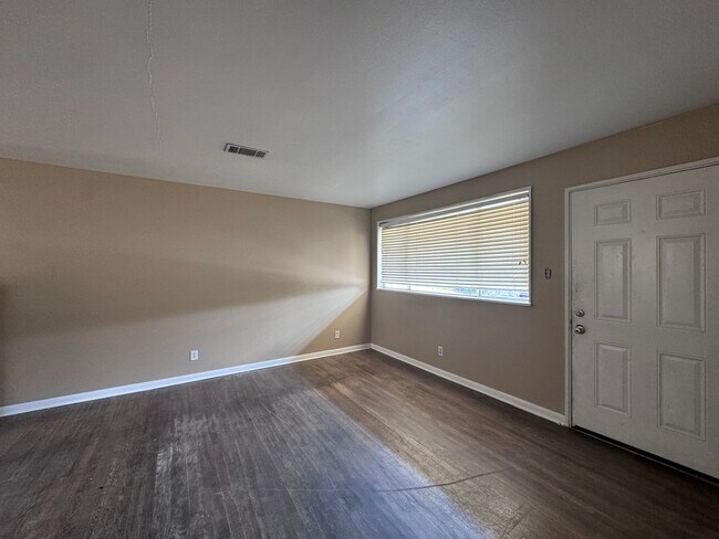 Foto del edificio - 2214 N Berkley Dr
