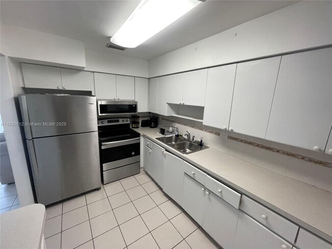 Building Photo - 4641 SW 104th Ct
