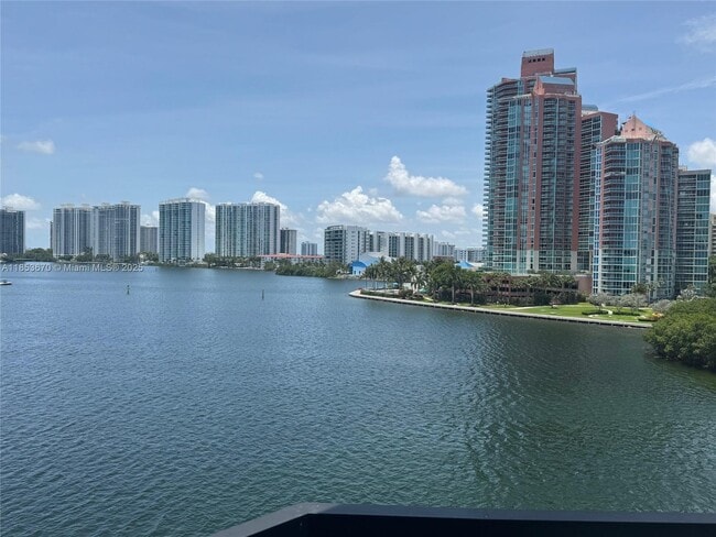 Foto del edificio - 3530 Mystic Pointe Dr