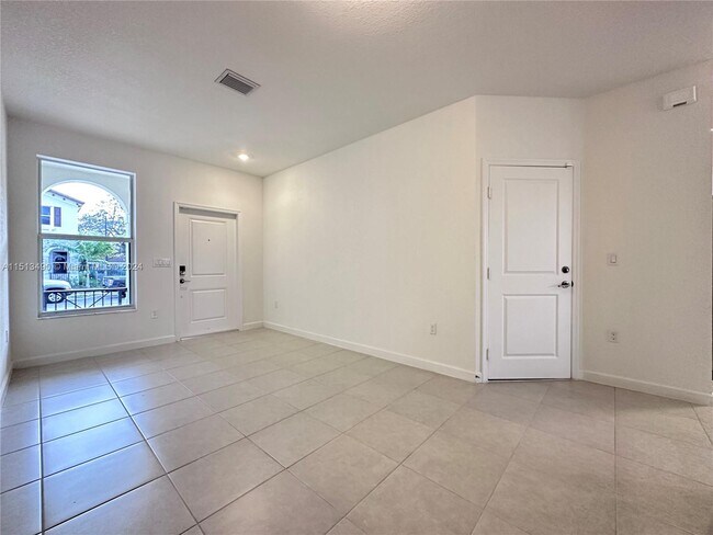 Foto del edificio - 5555 NW 27th St