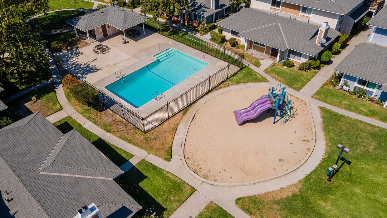 Foto del edificio - 527 Spring Rd