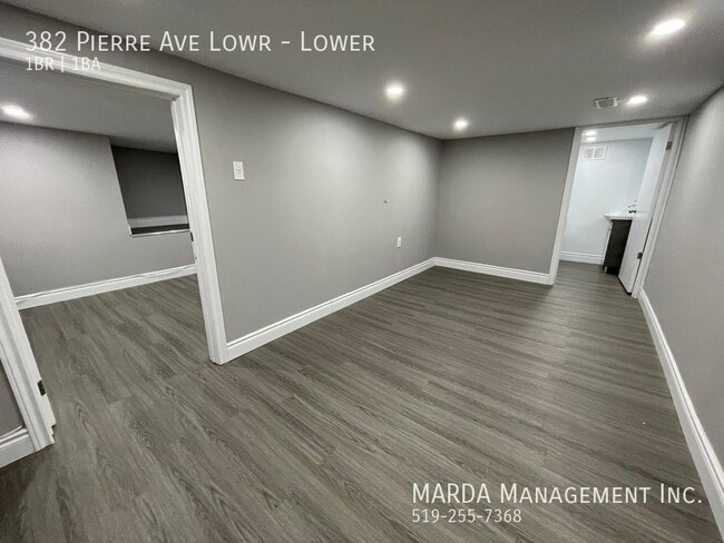 Building Photo - SPACIOUS 1BD/1BATH LOWER UNIT IN NEAR DOWN...