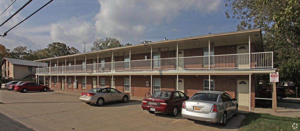 Primary Photo - 2200 W Hickory St