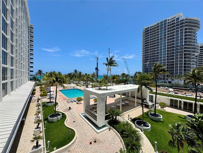 Foto del edificio - 10275 Collins Ave