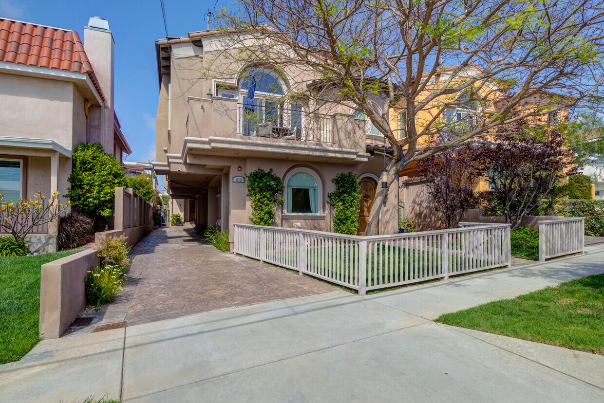 Primary Photo - 612 N Juanita Ave