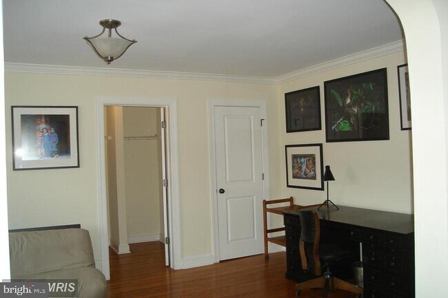Building Photo - 227 S Washington St