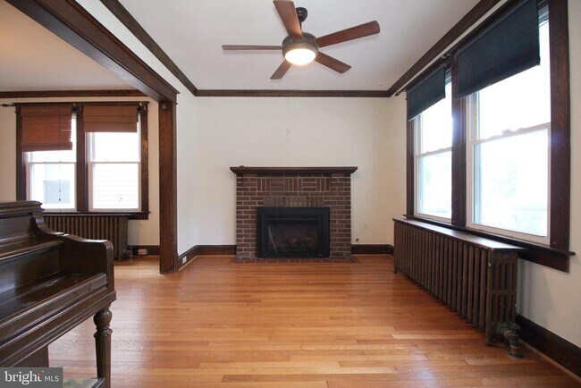 Foto del edificio - 2417 Otis St NE