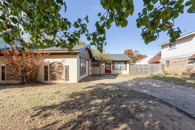 Building Photo - 645 Redstone Ave