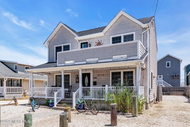 Building Photo - 216 4th Ave