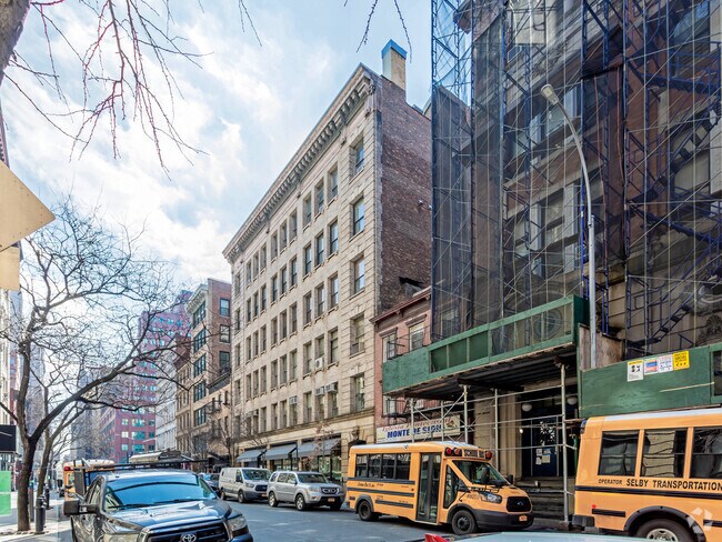 Building Photo - 114 W 17th St