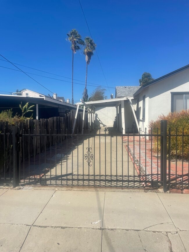 Building Photo - 1733 W 150th St