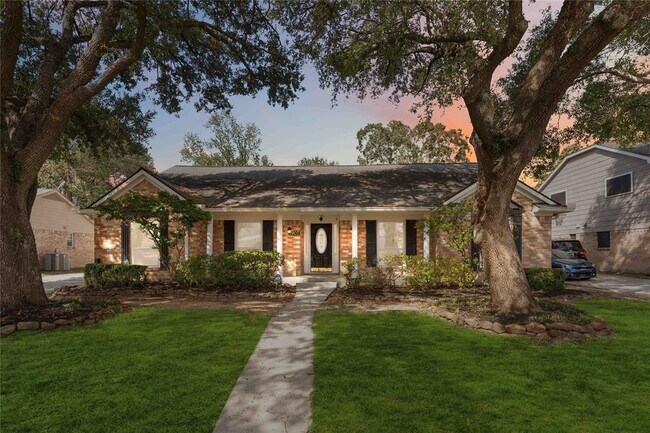 Foto del edificio - 7907 12 Fairway Ln