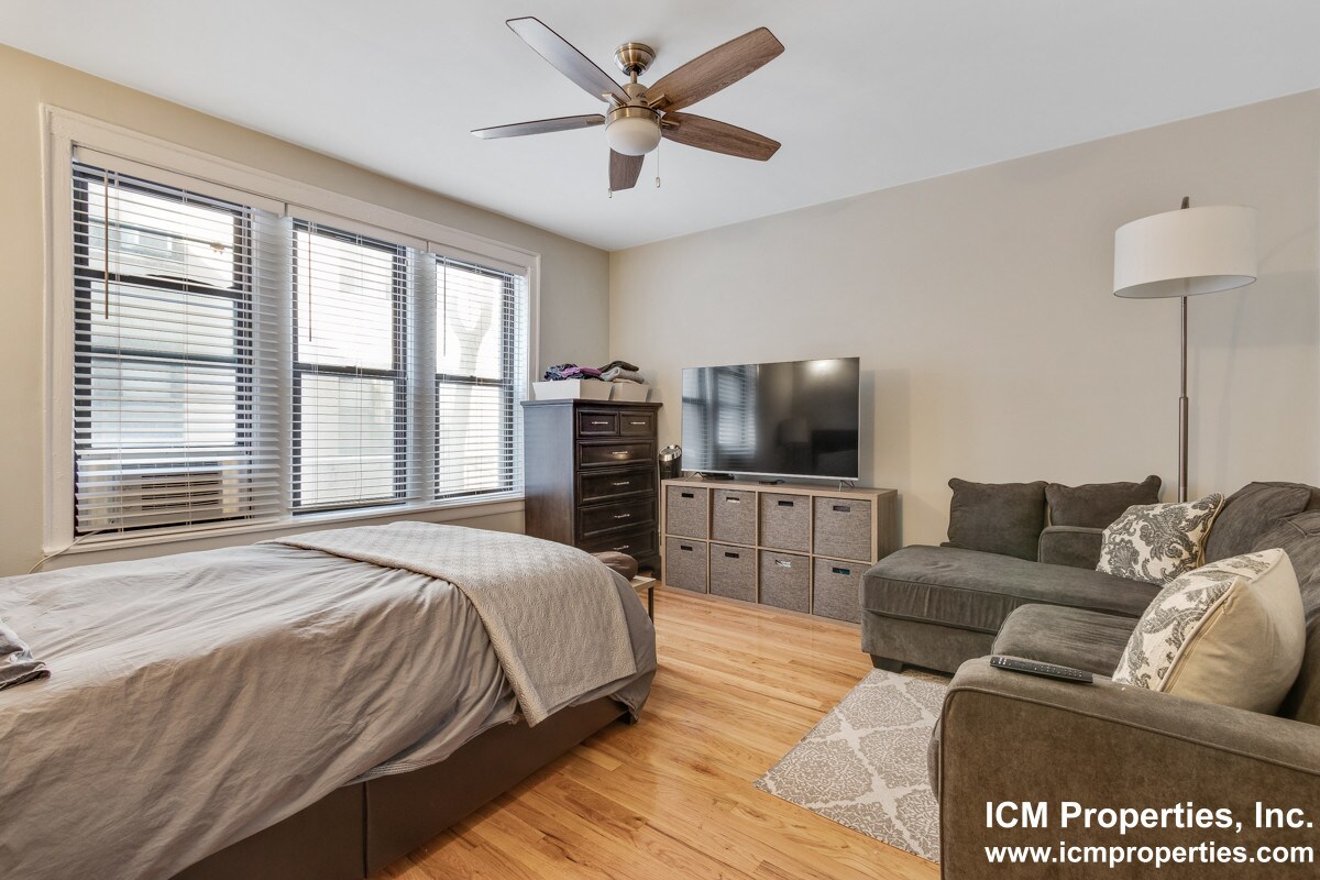 Foto principal - 516 W Cornelia Ave