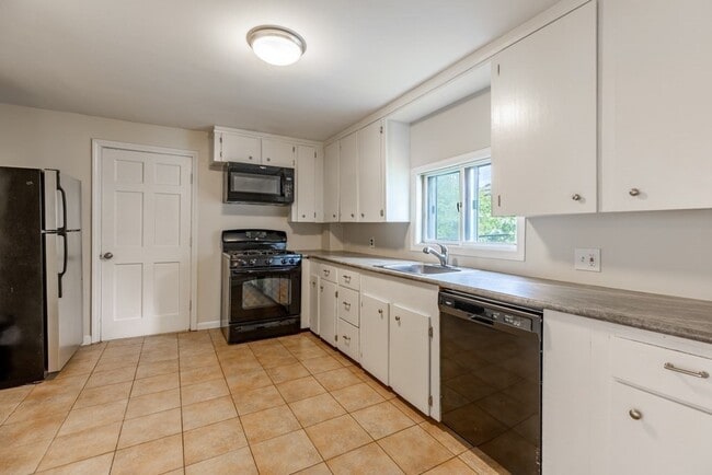 Building Photo - 55 Morse St