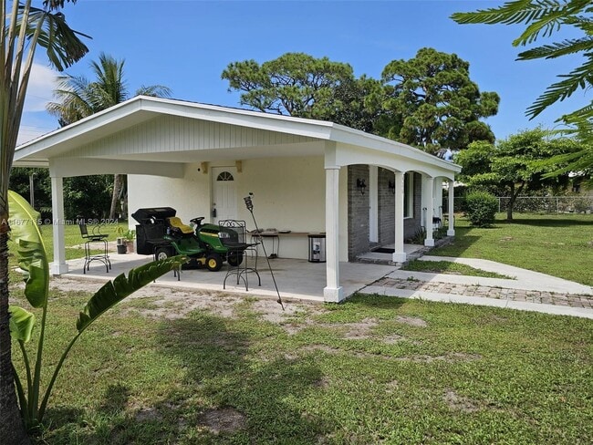 Building Photo - 426 Riomar Dr