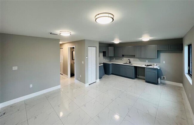 Foto del edificio - $3,000 1706 NW 69 Ter # 1706