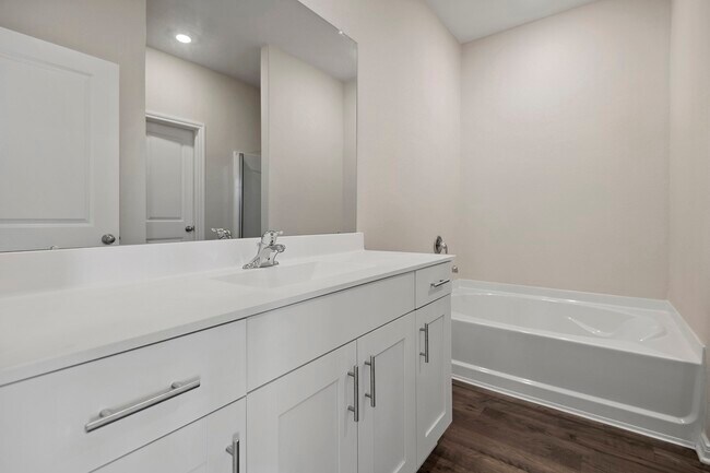 Foto del edificio - 15450 Maple Ter Dr