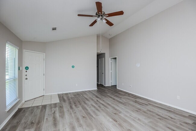 Building Photo - 1108 Boxwood Dr