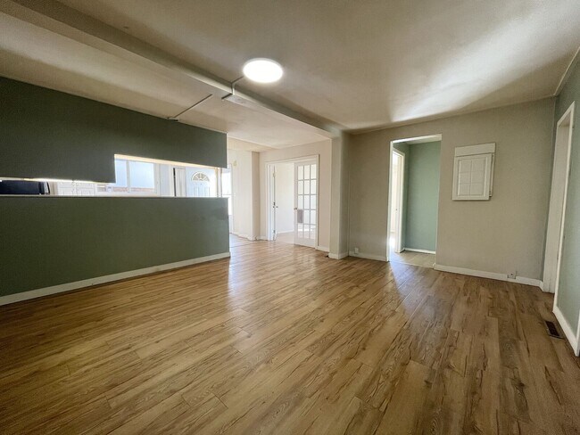 Photo du bâtiment - 4324-R250014324 Bowness Rd NW