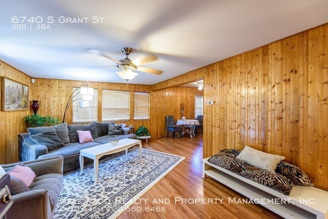 Building Photo - Spacious 3+2 Home with a Beautiful Backyard!