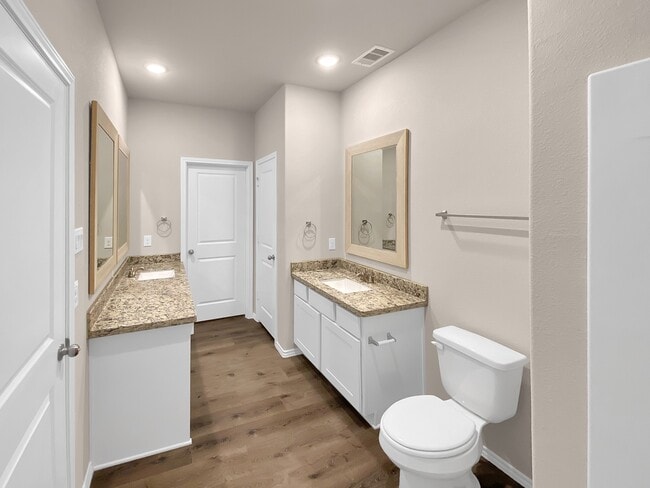 Building Photo - 13071 Clear View Dr