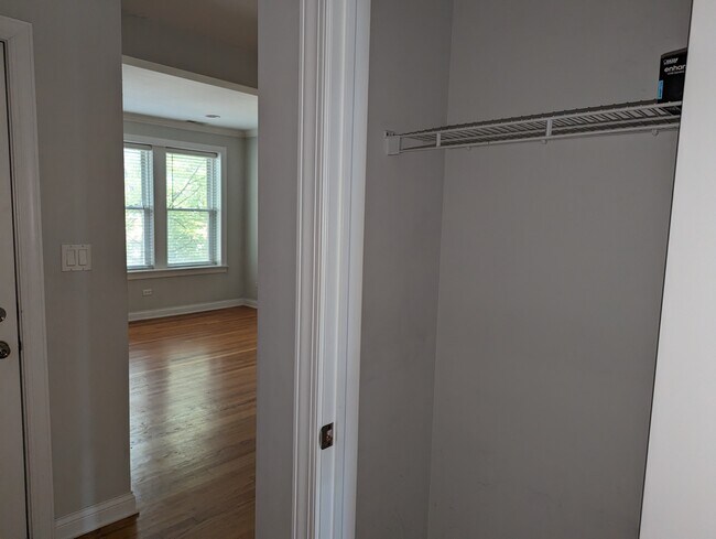 Foto del edificio - 3808 N Marshfield Ave