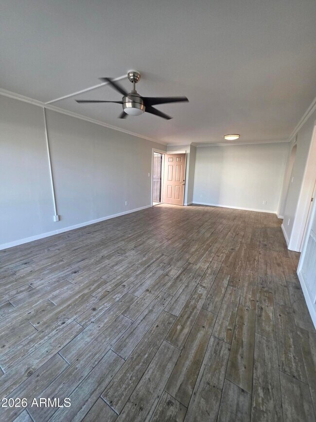 Foto del edificio - 10444 N 69th St