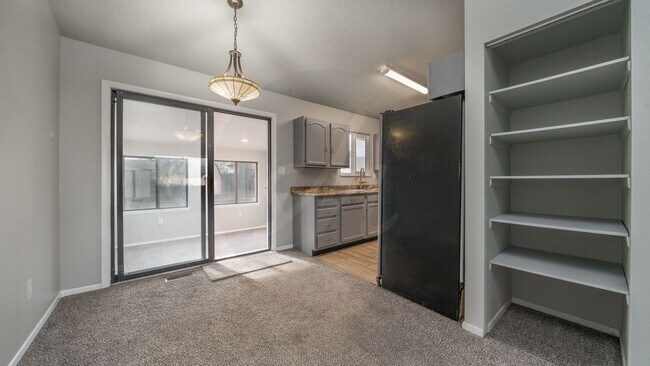 Foto del edificio - Great Home in Colorado Springs with 2 Car Garage