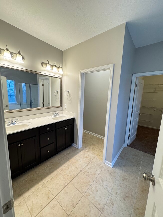 Master Bath - 637 Clover View Rd