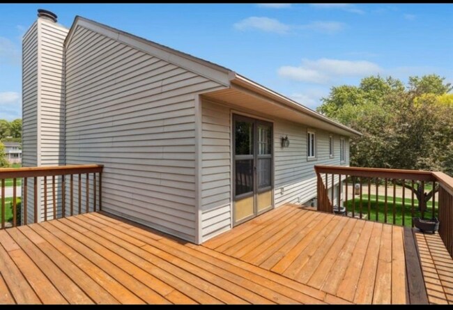 Building Photo - 5200 Aspen Dr