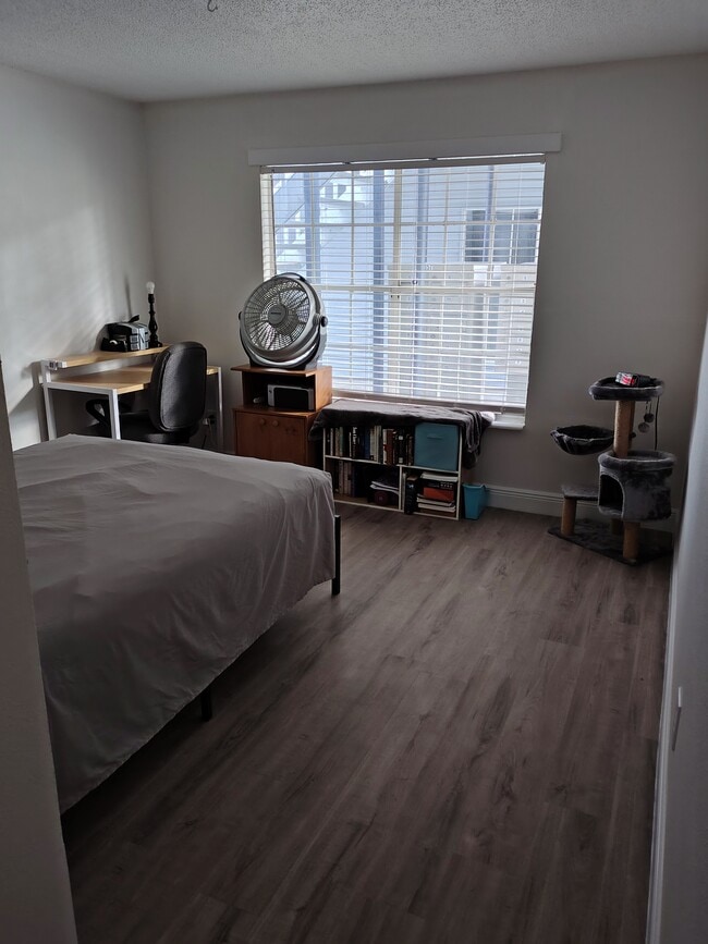 Foto del edificio - 313 Dirksen Dr