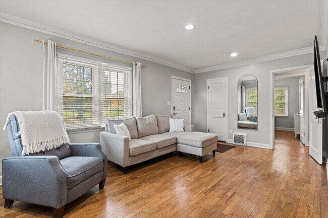 Foto del edificio - 1235 W 79th St