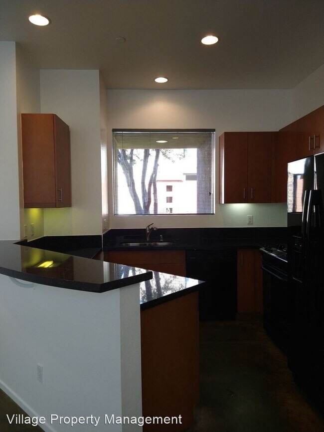 Building Photo - 2 br, 2.5 bath House - 265 Sandy Point Trail