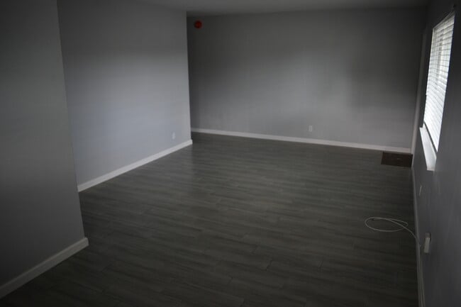 Building Photo - 6400 NW 20th Ct