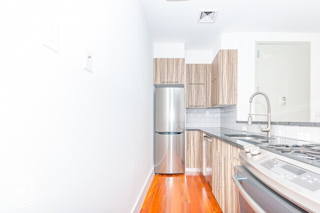 Building Photo - 327 Herkimer St