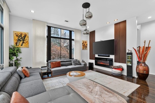 Foto del edificio - 721 Longleaf Dr NE